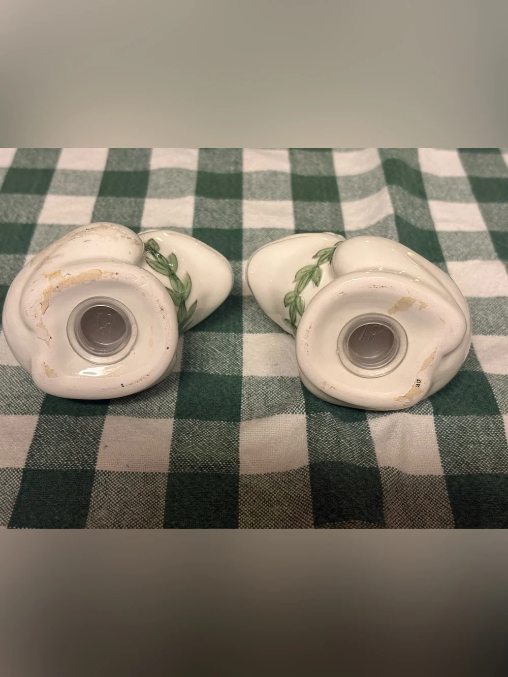 Ceramic frog salt and pepper shakers